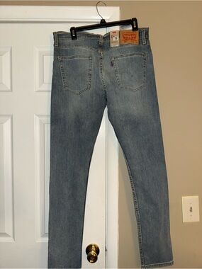 Levi's Men's Light Blue Slim Straight Jeans